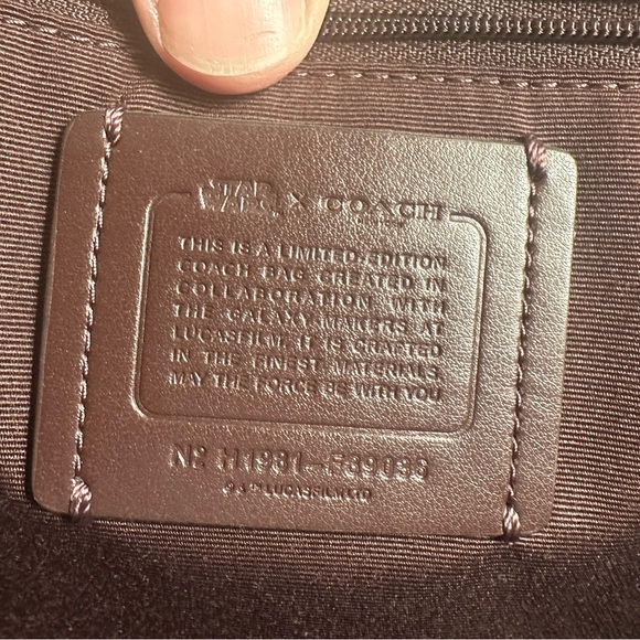 Coach Cream Tote Bag with Elegant Minimalist Design - Picture 6 of 6